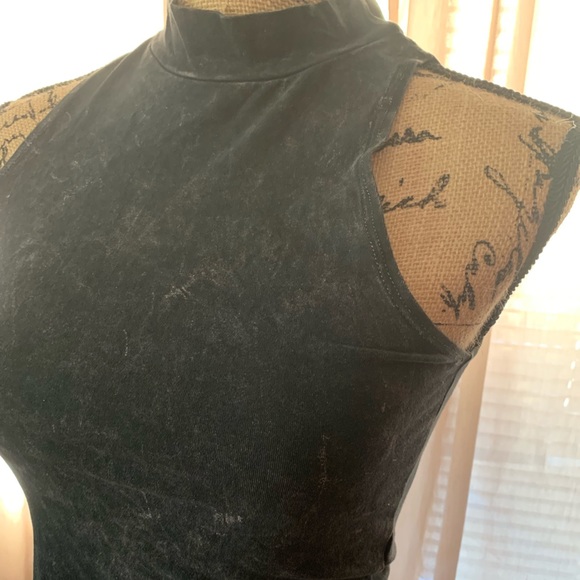 Black light acid washed crop shirt in size medium - Picture 1 of 4